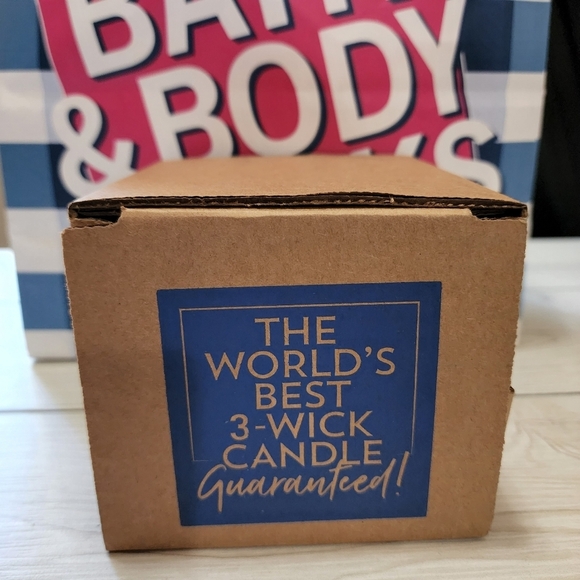 Bath and Body Works 3 Wick 14.5 oz Tea Rose Candle NWT - Picture 7 of 7